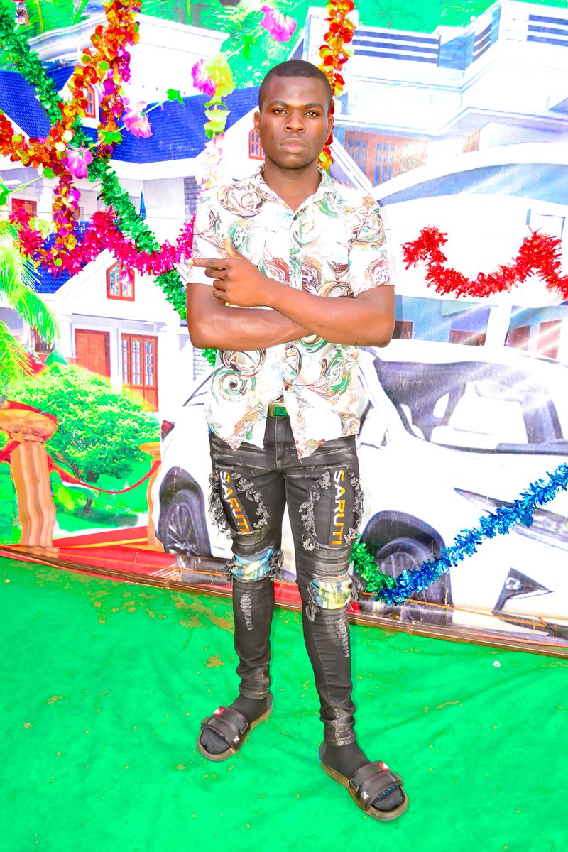 JamesStevene's tweet image. Maisha ni vile unaishi so kila mtu ako na maisha yake