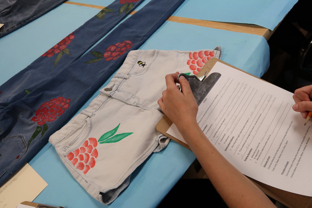 annebaker83's tweet photo. Critiquing at the end of the studio process is just as important as the making.  Through writing students reflect, analyze, and criticize their peers' upcycled fashion. @ShanaRemian @mrgshoe @ART_jprovow @castiglioni_art https://t.co/YaiS6hsI3M