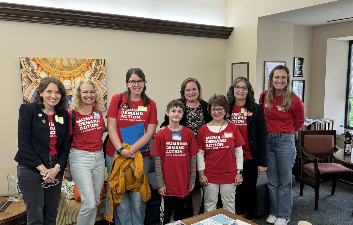 @KellyBreenMI thank you for being a #gunsensechampion in Michigan and for being so in the weeds with gun safety policy and implementation. @MomsDemand appreciates your leadership! 👏🏽 #MiLeg