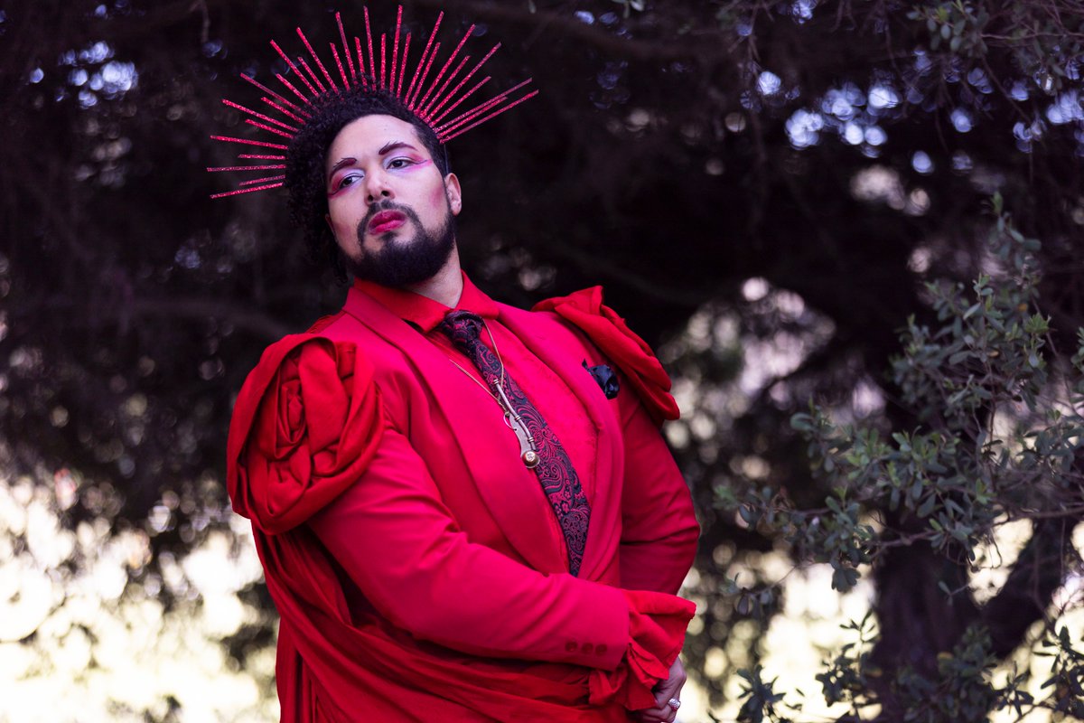 Drew Watkins as The Red Queen in Adventures with Alice in Golden Gate Park - come follow Alice through park and trail into Wonderland. Two weekends of this production remain and tickets won't last!

Photo by the inimitable Tracy Martin 

weplayers.org/2024-adventure…