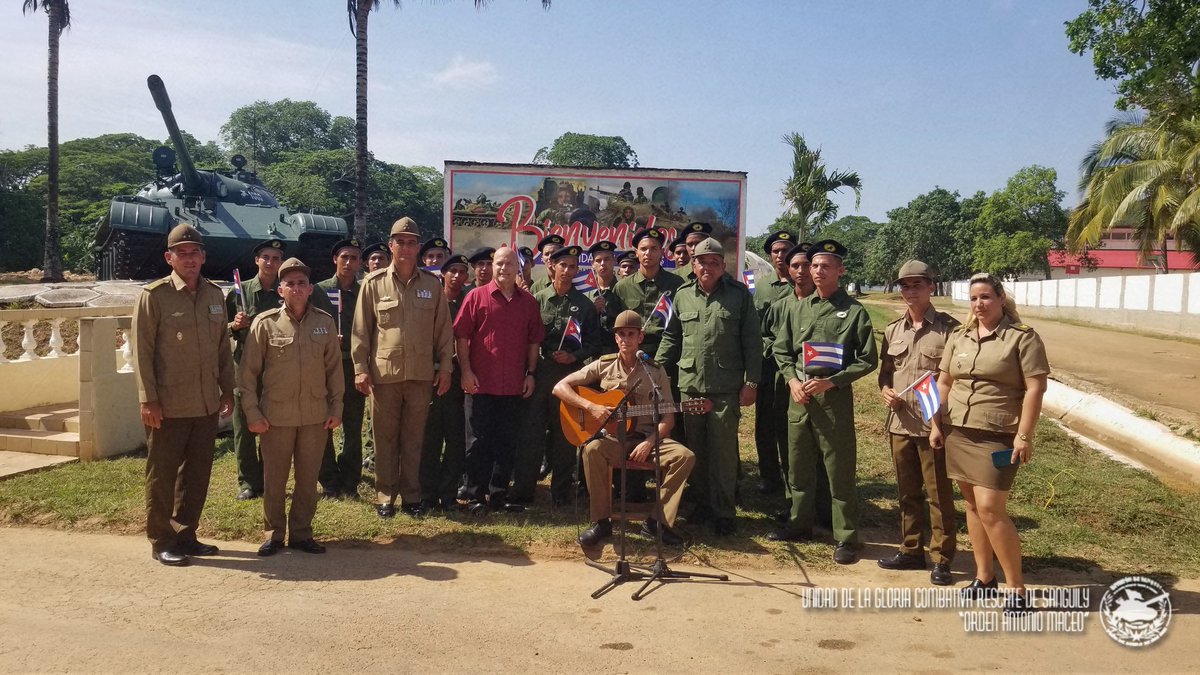 Cómo parte de las actividades en saludo al 60 Aniversario de la UM 1448, en la mañana de hoy visita nuestra institución el Héroe de la República de Cuba el compañero Gerardo Hernández Nordelo @GHNordelo5 #PuebloUniformado