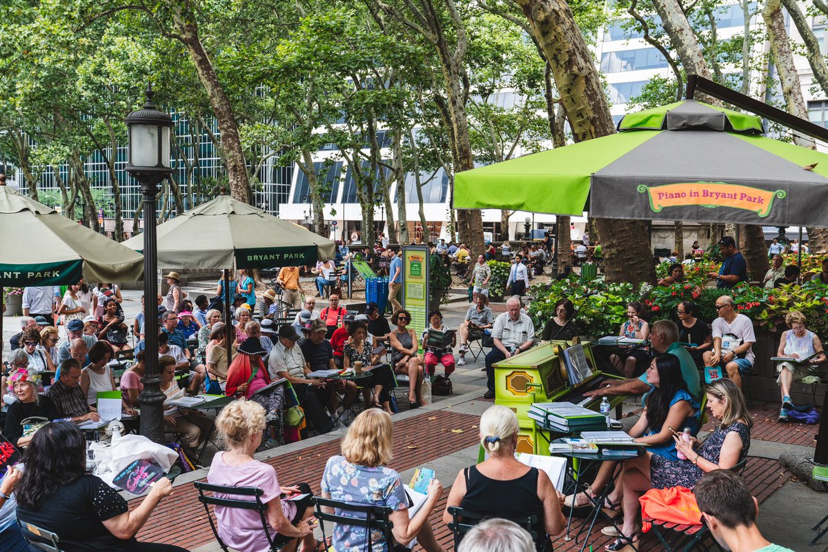 Bryant Park is a live music haven 🎹🎻! Up first today is Ted Rosenthal with Dick Oatts at Piano starting at 12:30pm. Then later, the @ASOrch is back with a String Quartet on the Upper Terrace starting at 5:30pm. Tap for more info on today’s events 💚! bryantpark.org