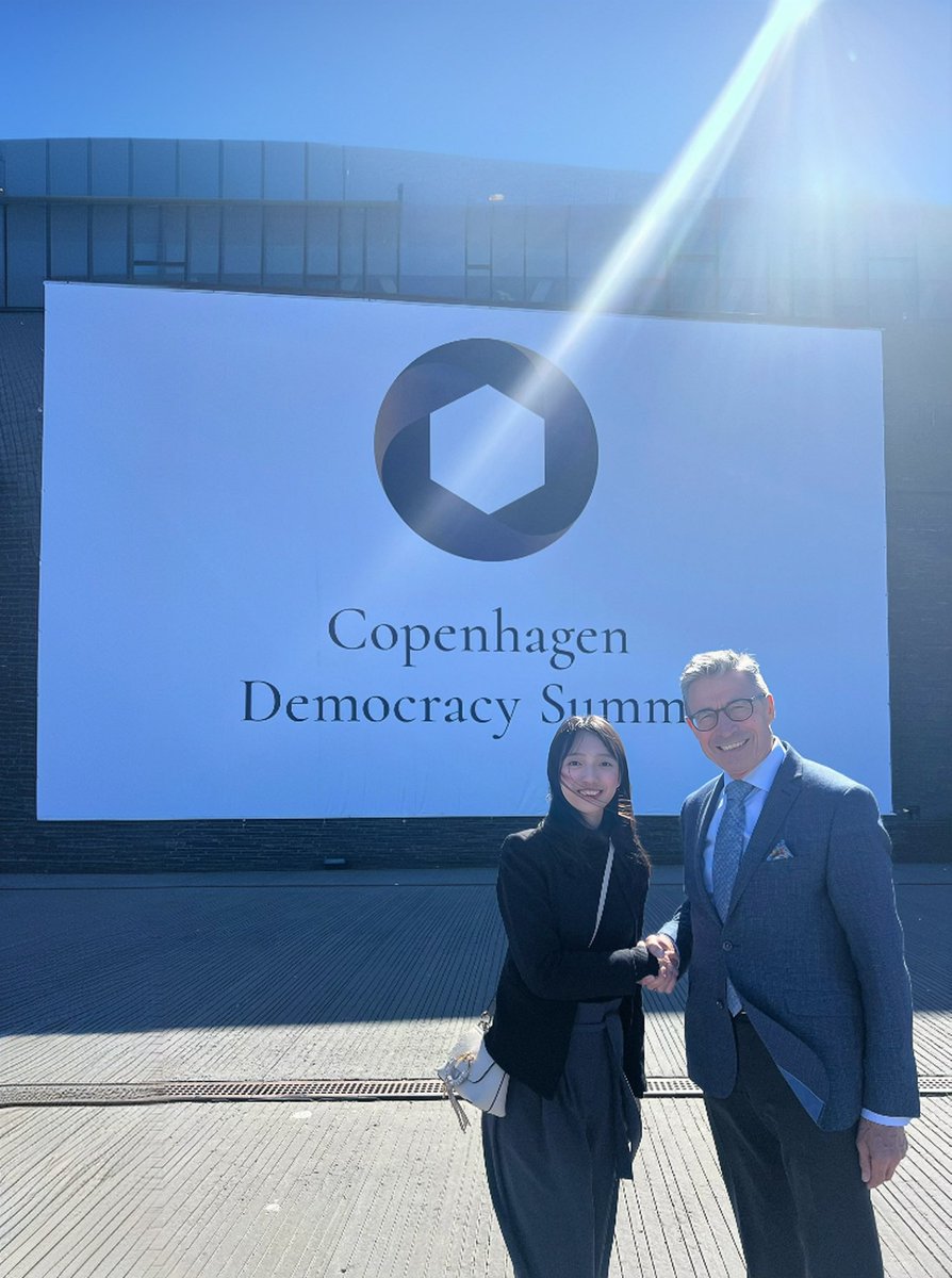 Grateful for the opportunity to connect with such a visionary leader! With @AndersFoghR, founder and chairman of Alliance of Democracy @AoDemocracies. Hope activists could stand shoulder to shoulder to support each other and stand against authoritarian regimes. 💪🏻