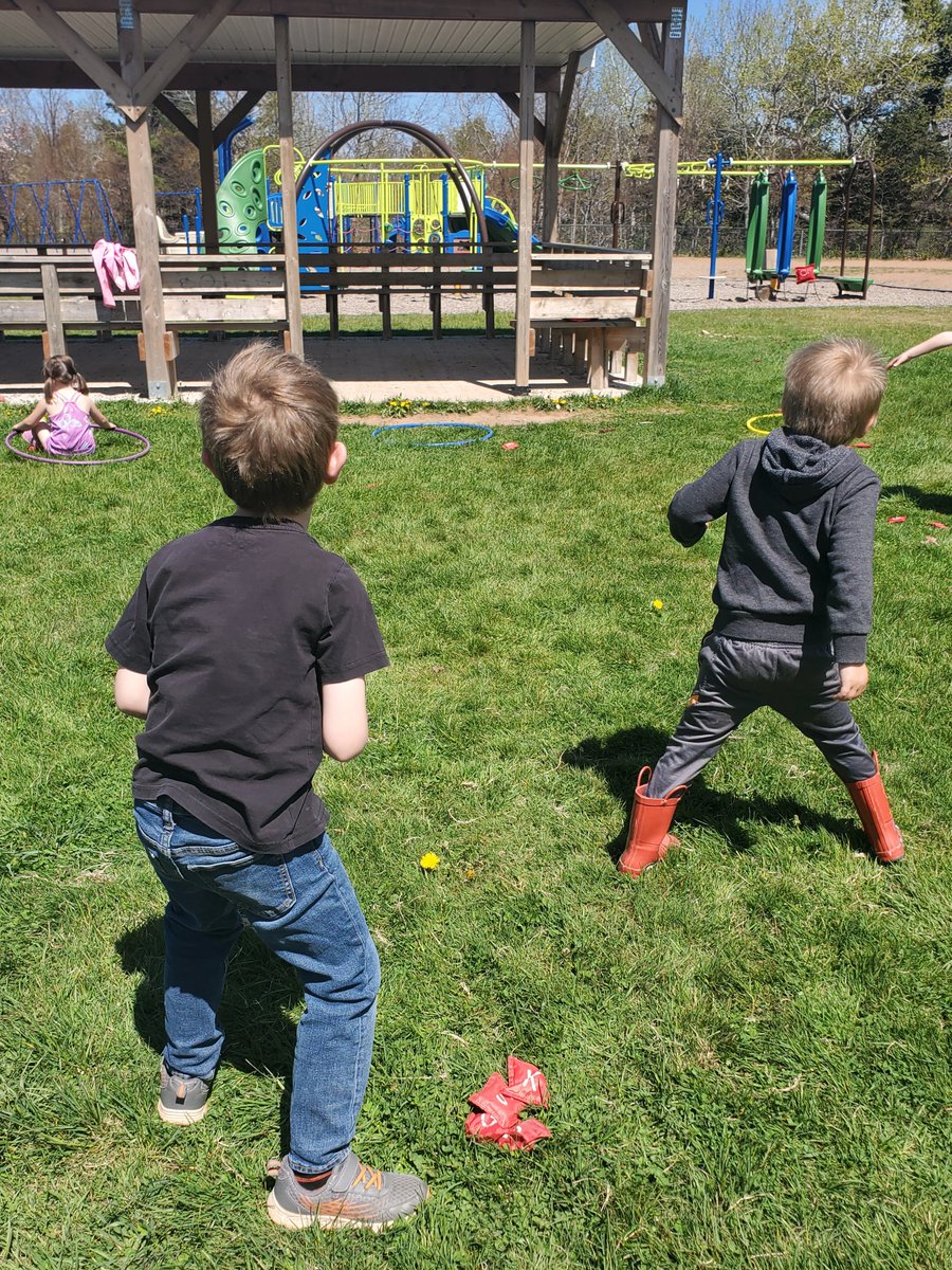 GillBaskwill's tweet image. I can show ten in 2 parts! How many are in the hoop? How many are out? #math #outdoorlearning #seewhatiamlearning @SMES01 @nsaskproject
