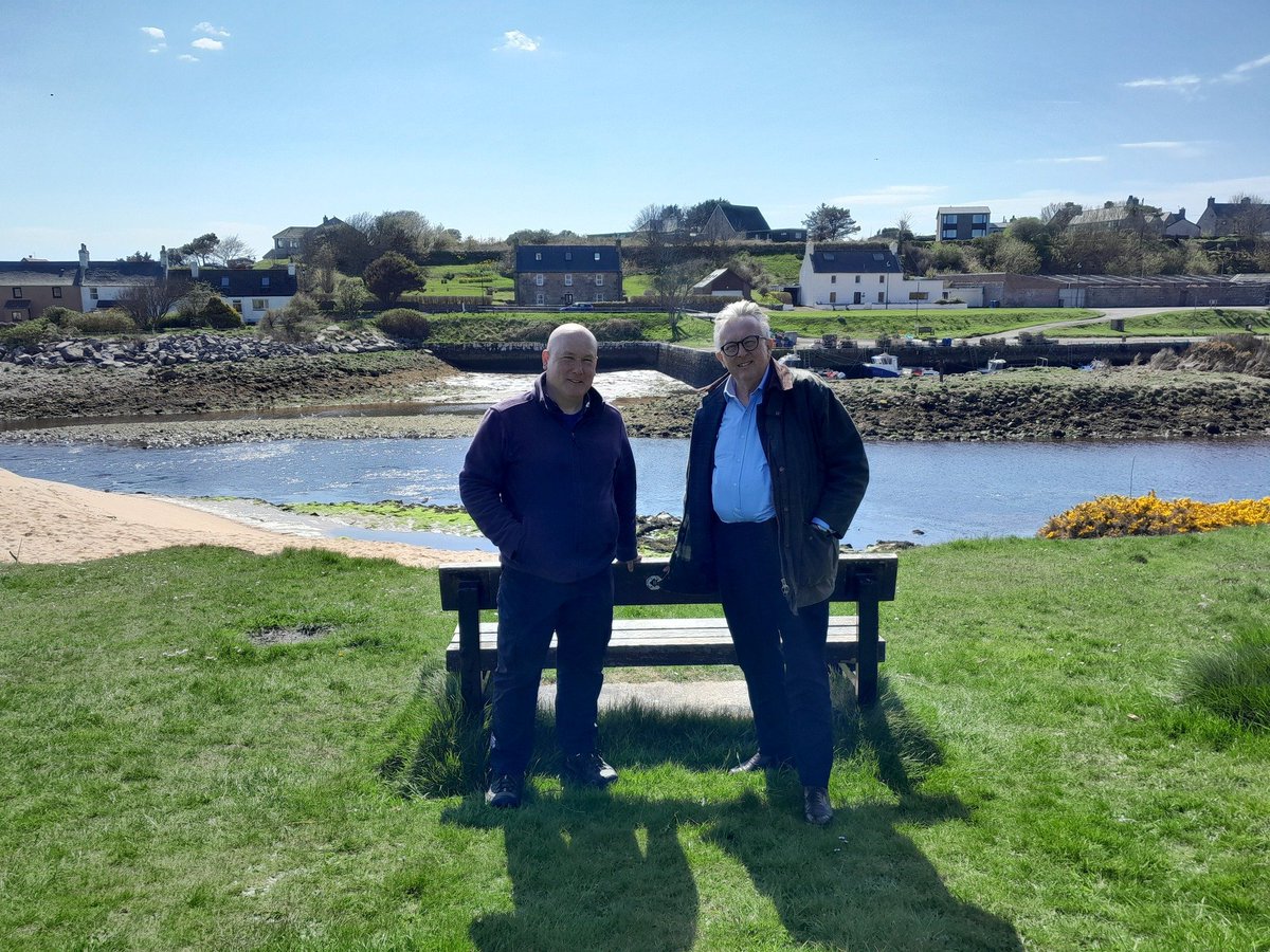 We met with @Jamie4North last week on a gloriously sunny day - much like today - down in Brora. 

Always good to keep our representatives (and Patron!) up-to-date on Trail progress.

We'll get him strimming on the Trail yet.

#JohnoGroatsTrail