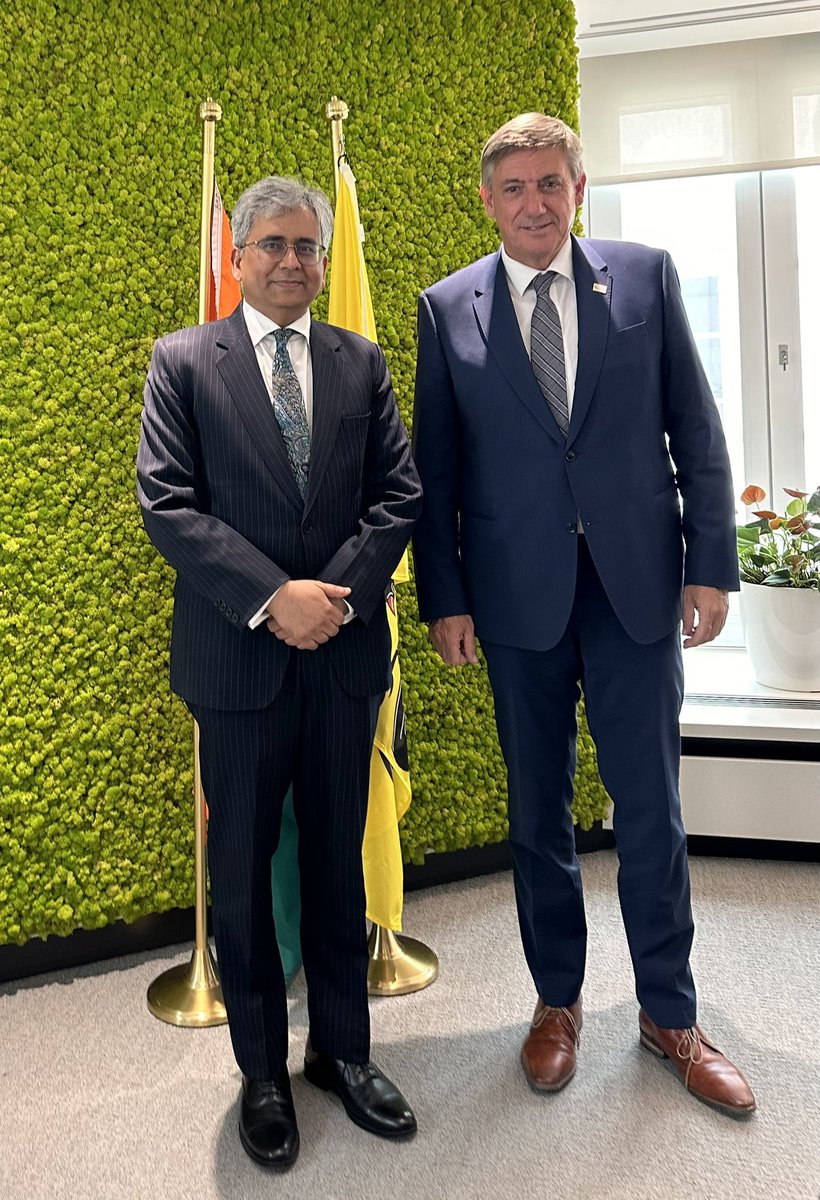 Ambassador @AmbSaurabhKumar had a cordial meeting with H.E. Mr. Jan Jambon, Minister-President of Flanders @janjambon. Discussed opportunities in India for pioneering Flemish businesses; clean tech and digital cooperation and people-to-people linkages. @FIT_agency @investindia