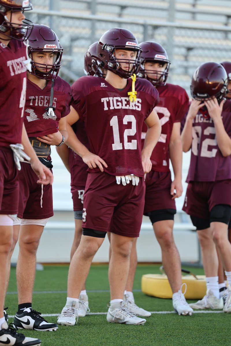 THE DRIPPING SPRINGS TIGERS DEFENSE “hitters club” TIGERS SPRING BALL 24 MORNING PRACTICE @CoachGZimmerman @CoachStancik @delossae17 @var_austin