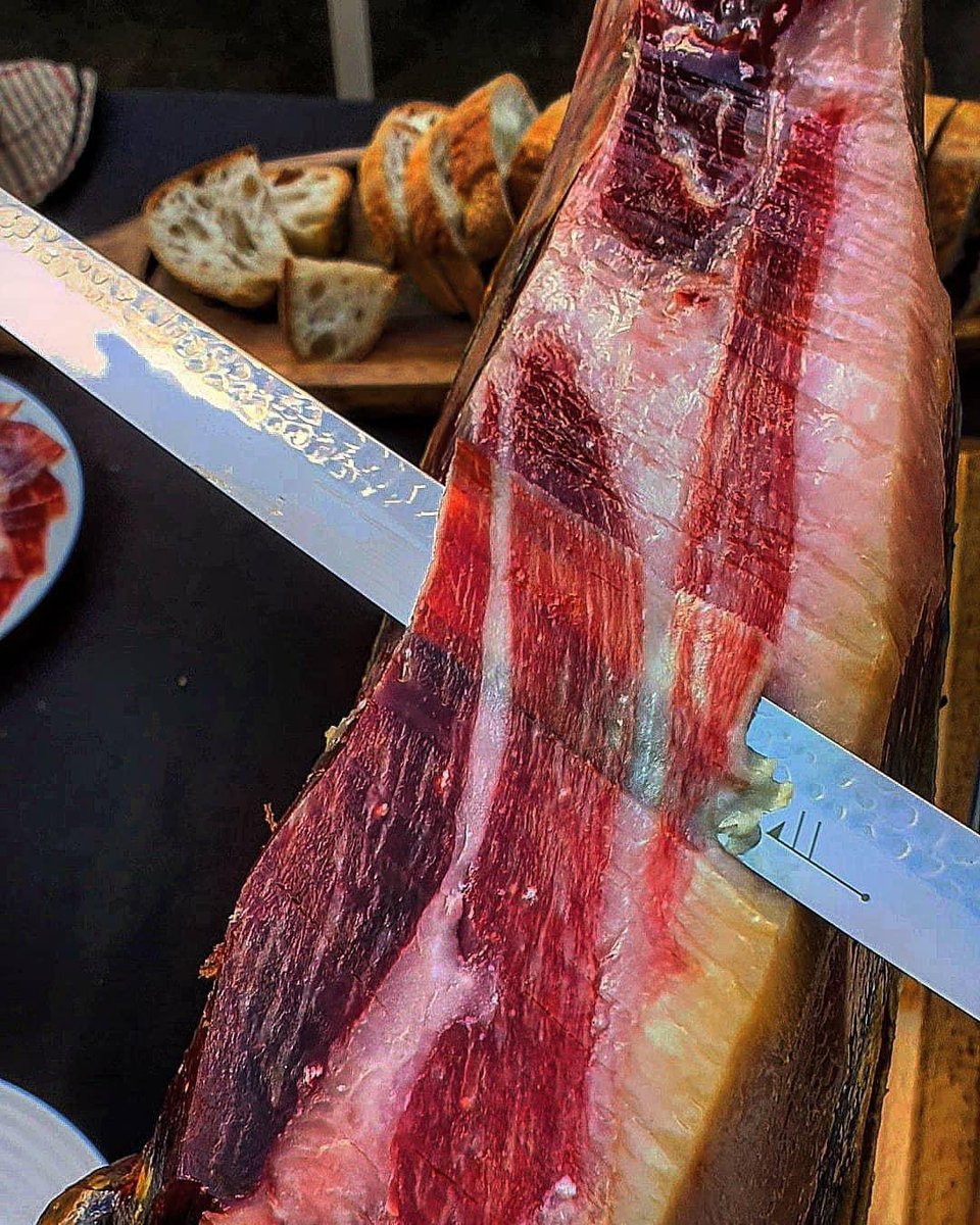 Jamón 100% ibérico de bellota is the best meat product in the world in 2023, but also the best-rated food in Spain! 🇪🇸 Discover more jamón Ibérico varieties: tasteatlas.com/jamon-iberico-… Regarded as the most exquisite variety of Iberian ham, or jamón ibérico, this ham is made with