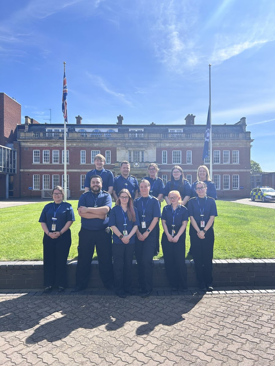 ⭐️ Welcome to the team! ⭐️

Our new intake of new FCR Operatives! 📞🚔🚨

#Journeytobeaheadsethero #NorthantsPolice