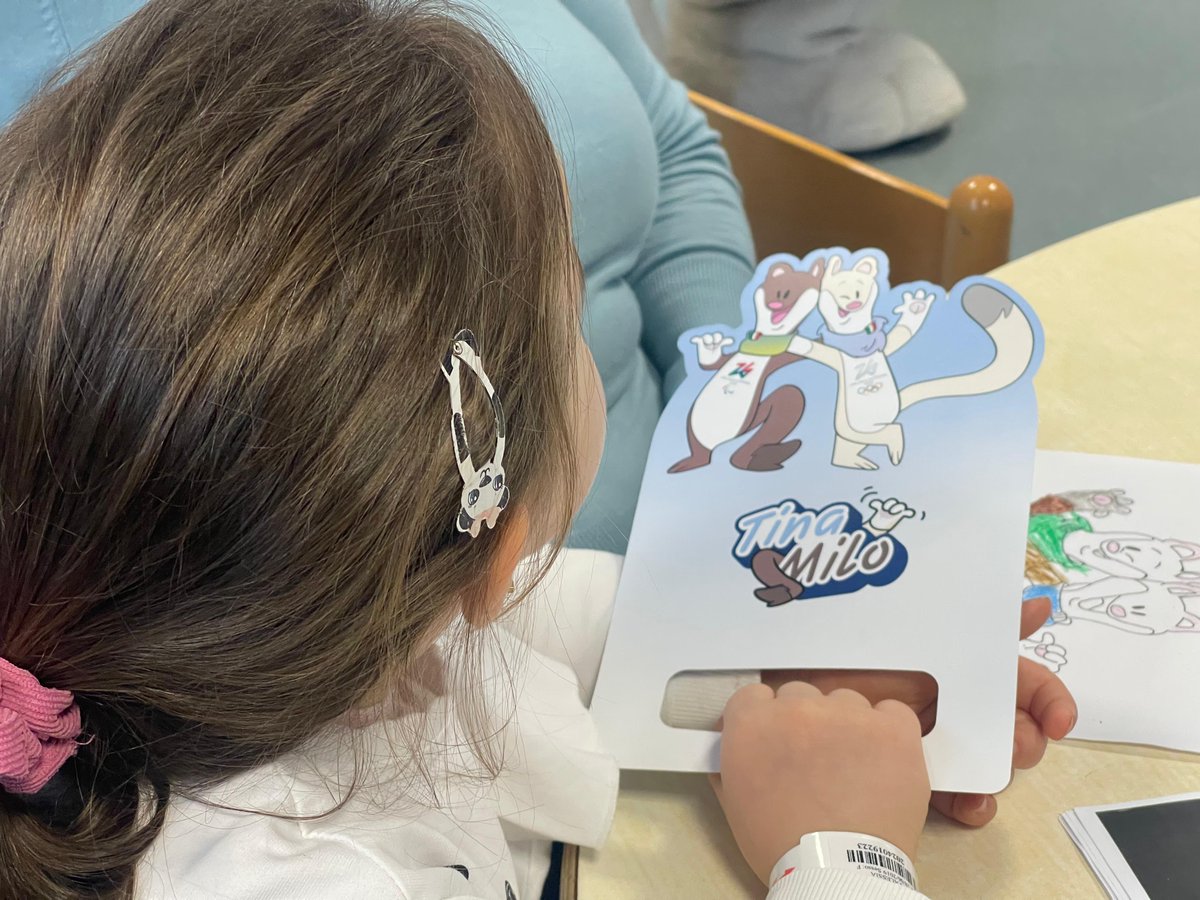 Le Mascotte di Milano Cortina 2026 all’@ospniguarda di Milano. Tina e Milo hanno visitato i bambini nelle aree gioco del reparto pediatria, decorate per l’occasione con i disegni ispirati ai Giochi. A seguire, le Mascotte hanno visitato il reparto di pet therapy dove hanno