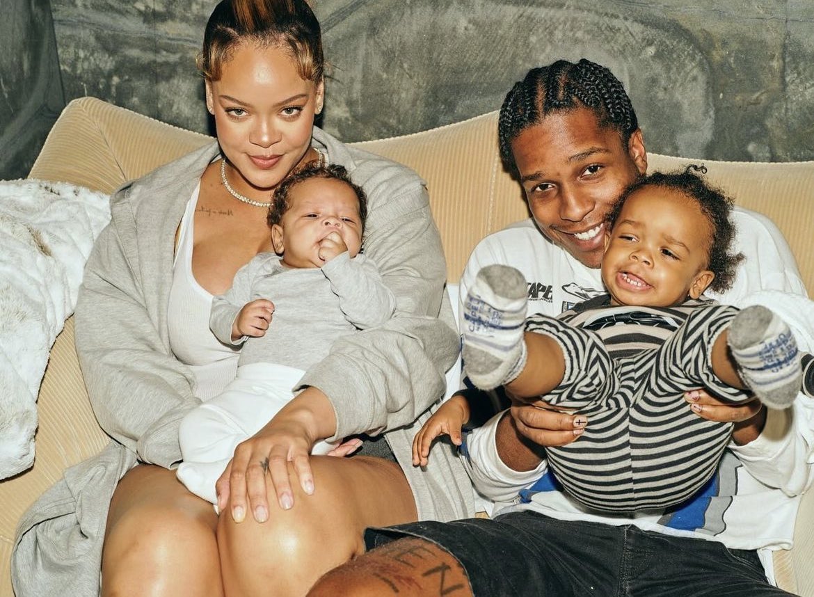A$AP Rocky ve Rihanna çifti çocuklarıyla birlikte yeni fotoğraflar paylaştı🩶
