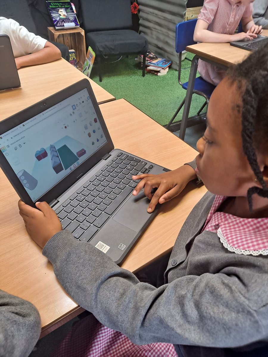 MrMoodyBH's tweet image. Using TinkerCAD to create fantasy 3D villages in #BusheyHeathComputing #ComputerAidedDesign @busheyheathjm