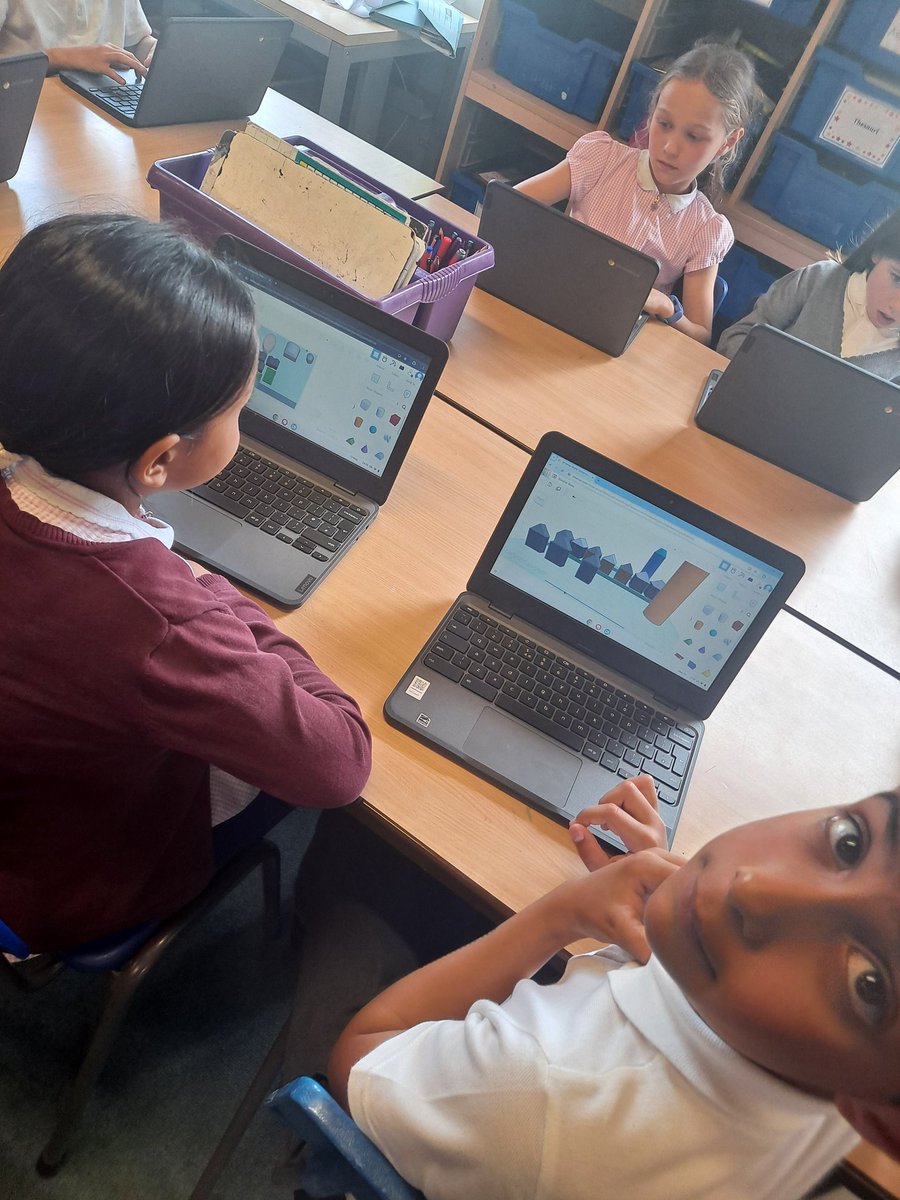 MrMoodyBH's tweet image. Using TinkerCAD to create fantasy 3D villages in #BusheyHeathComputing #ComputerAidedDesign @busheyheathjm