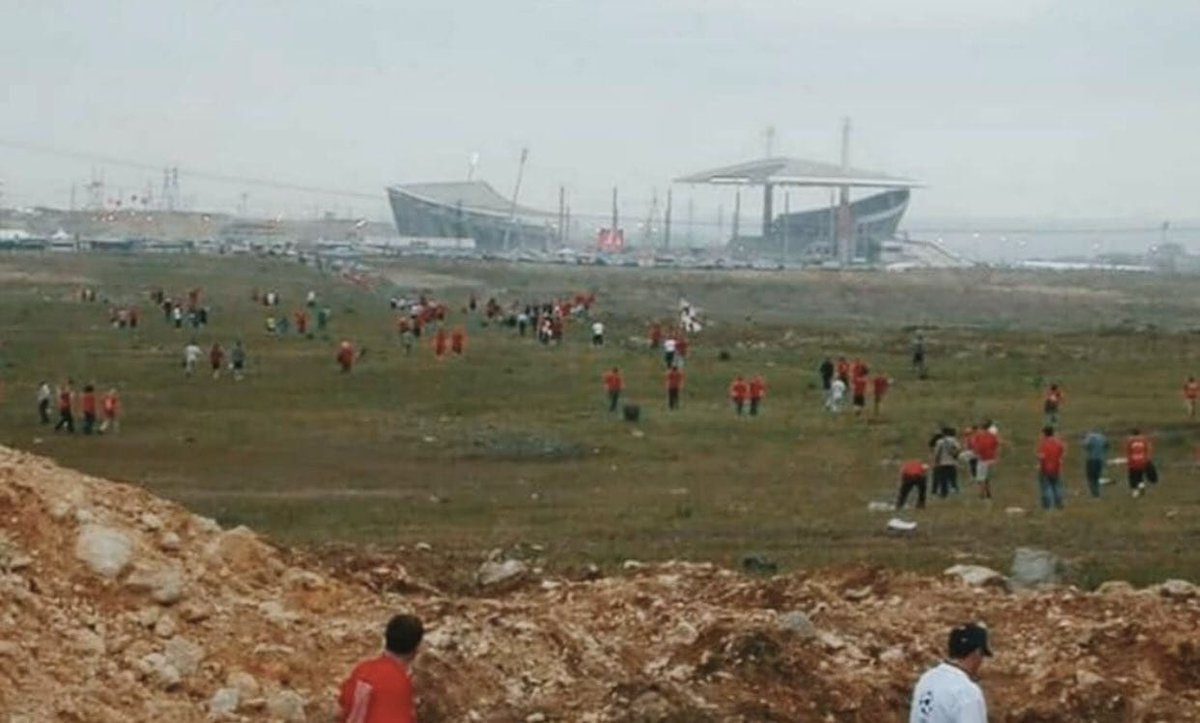 Liverpool taraftarlarının Liverpool-Milan Finali için Atatürk Olimpiyat Stadına ulaşma mücadelesi.(2005)