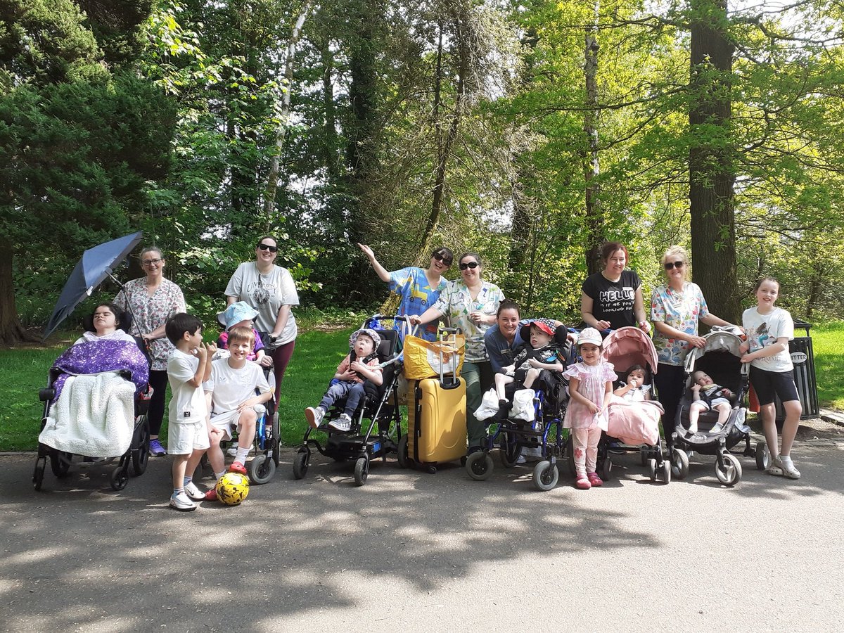 Children supported by the Robin House team enjoying the lovely weather in Balloch Park. 💛 Wishing everyone a happy weekend – we hope you all get to enjoy the sun 🌞