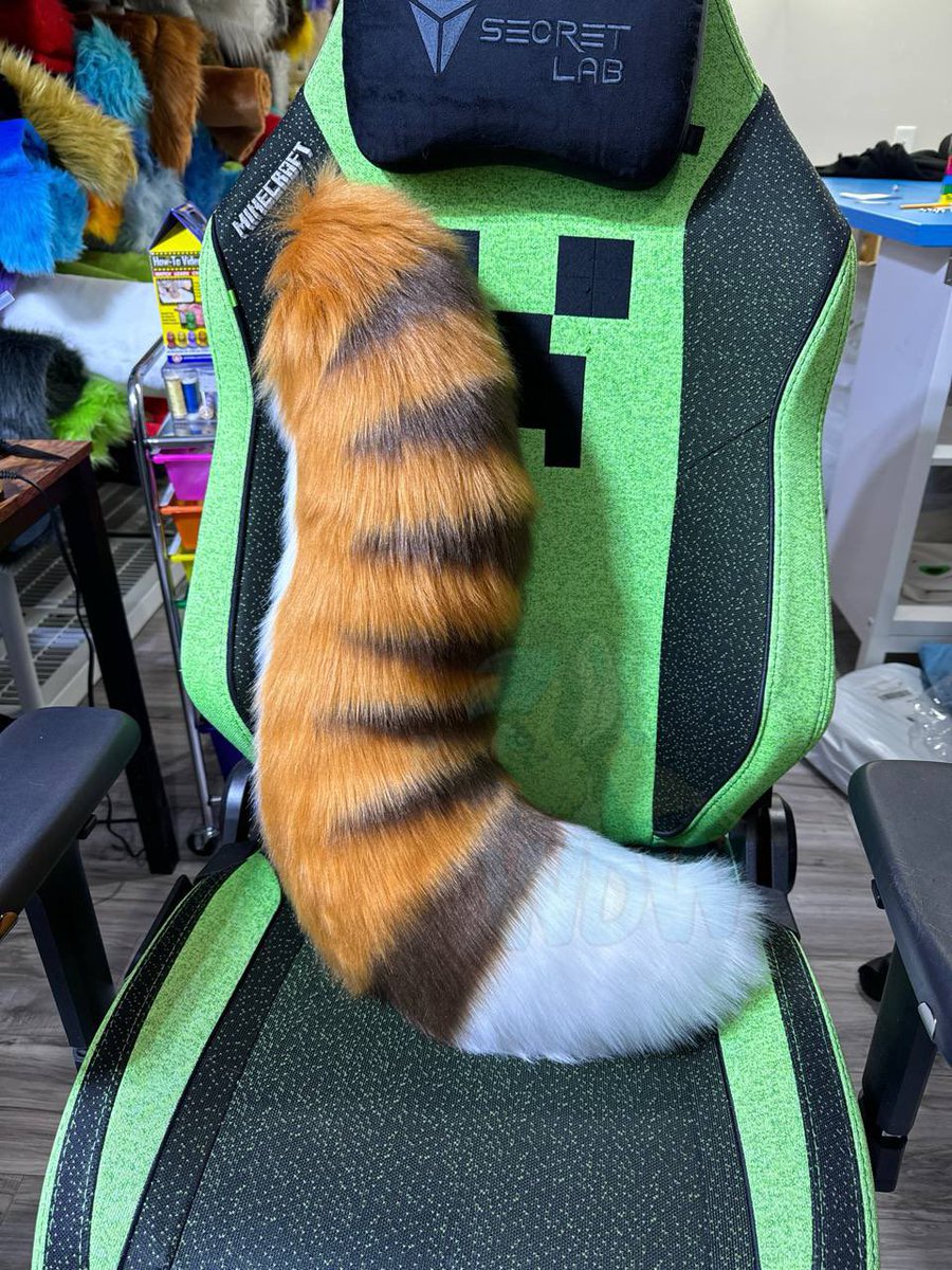 Back to (relatively) regular posting!

Here’s a tail for Ash the fox! More to follow soon ✨

#furry #fursuit #fursuitmaker #wilddogworks