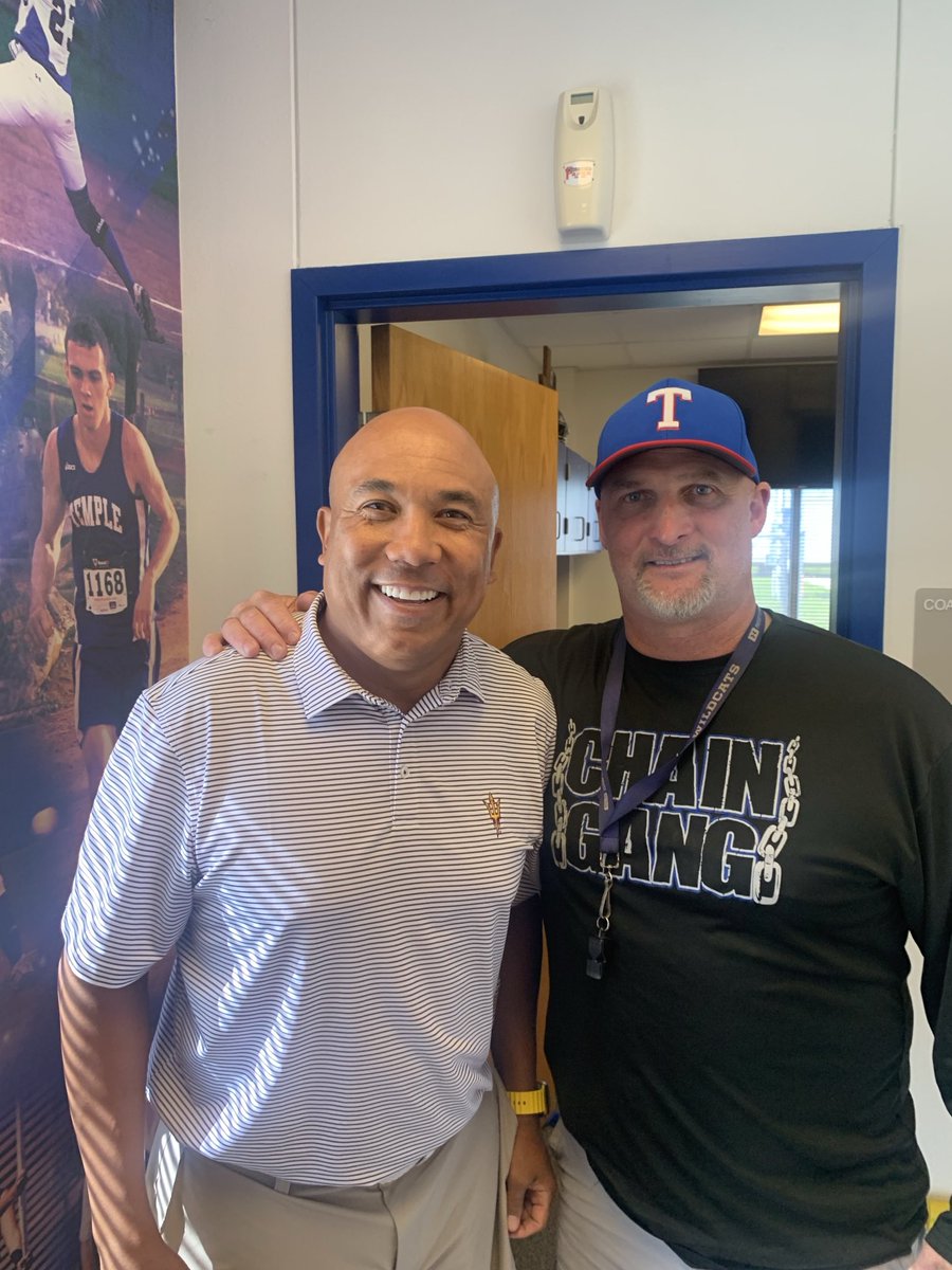 Not every day a HOF caliber athlete shows up in the office. Thanks to ⁦@mvp86hinesward⁩ for stopping by T-Town. ASU got a GREAT one! Always one of my favorite players, but the character, heart & servant leadership this man displays is impressive. Thank you, Unc!