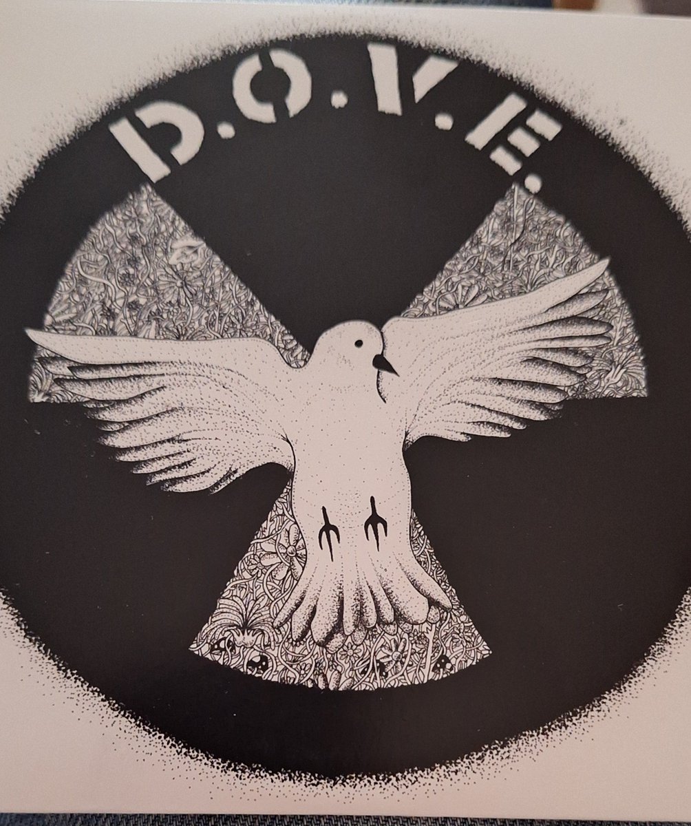 #NowPlaying D.O.V.E Back from a meeting, so just time to blast some #AnarchoPunk doveanarcho.bandcamp.com/album/d-o-v-e?…
