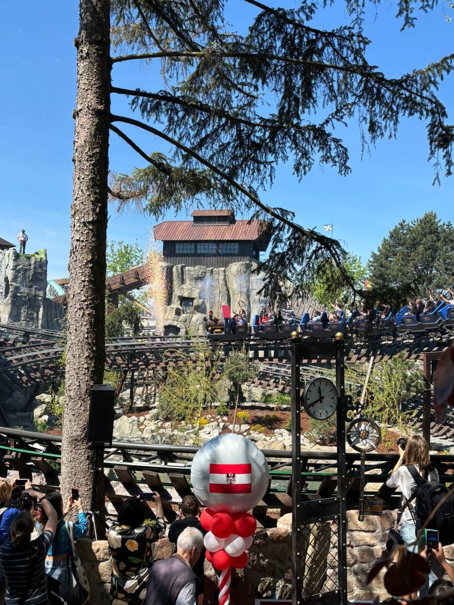 mackoneofficial's tweet photo. 🎢 Huge thanks to the amazing teams at @mackridescom and MACK Solutions! 📷 Together, we’ve brought back something truly special. The Austrian themed area.📷Have you had the chance to ride it yet? Don’t miss out! 🎉  #MACKSolutions #Austria #Europapark #Yomis https://t.co/ZRzNAaLp0q
