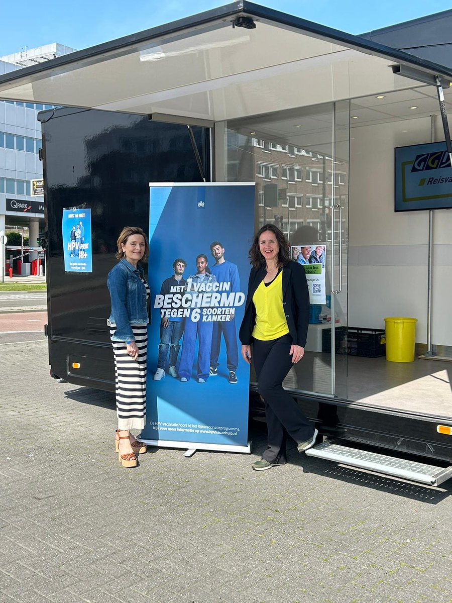 De landelijke HPV18+ -campagne loopt af en jong-volwassenen kunnen zich nog tot en met 31 mei gratis laten vaccineren tegen HPV. Zaterdag kwamen circa 50 jonge mannen en vrouwen voor een vaccinatie naar de HPV18+ bus op het stationsplein in Hilversum. Op 31 mei is de bus er weer!