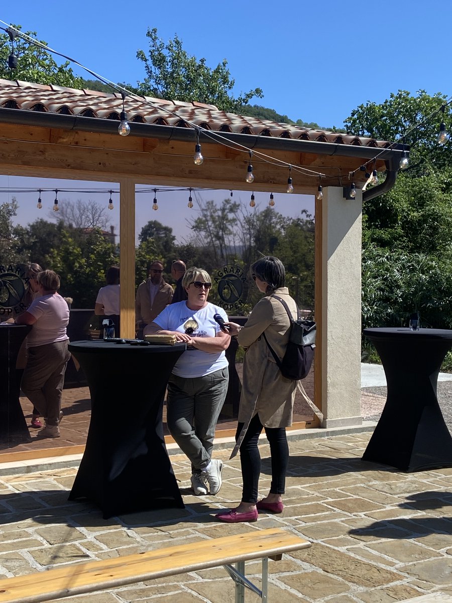 SmartAgroGrape's tweet image. ZAKLJUČNEGA DOGODKA PROJEKTA SMART AGRO GRAPE SE JE UDELEŽILO 52 OSEB 🍇

Po uradni predstavitvi projekta je sledila še pogostitev, druženje in komunikacija z mediji (RTVSLO.si - oddaja Od setve do žetve) o uspešni izvedbi edinstvenega projekta🇪🇺.
 #smartagrogrape