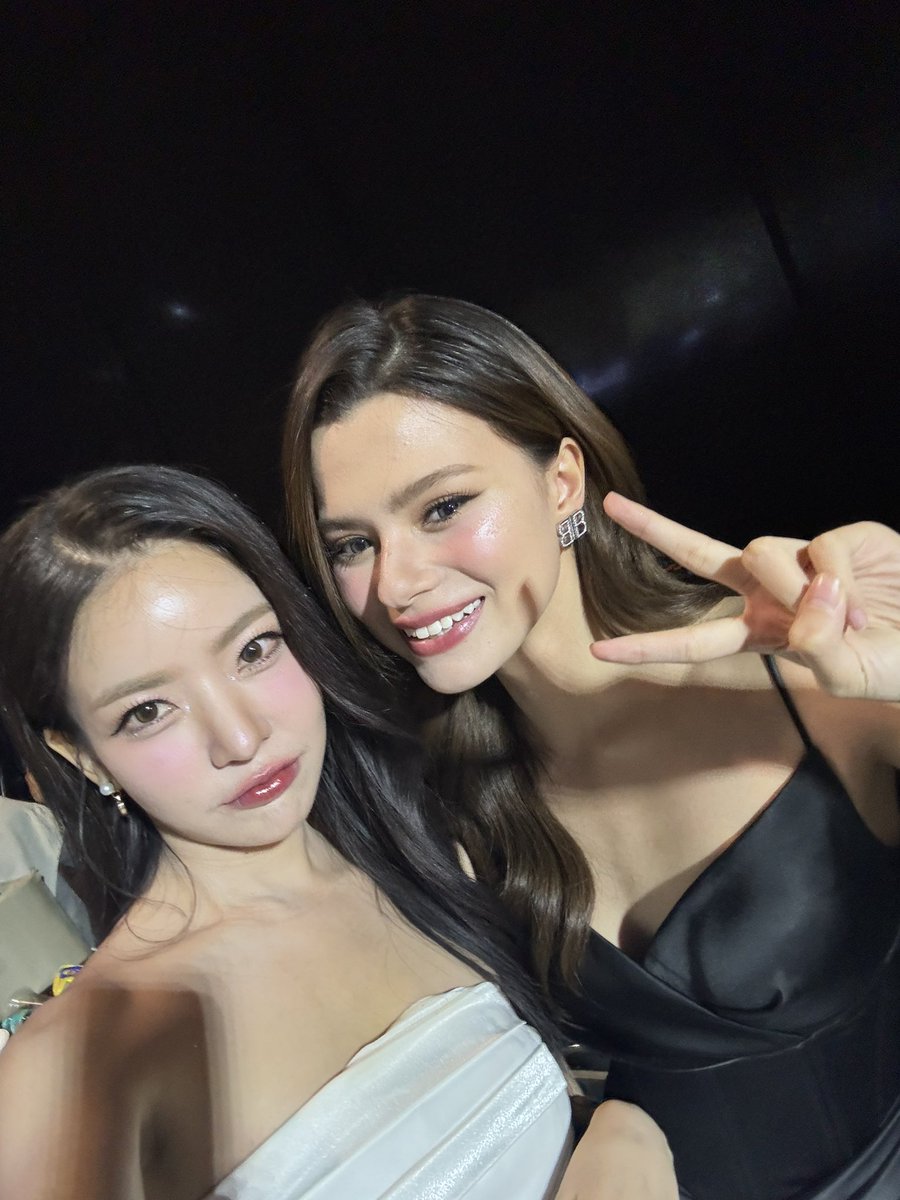 maywyda's tweet image. Congrats naaa 🎉
นี่แหละๆ คุณค่าที่คุณคู่ควร เก่งมั่กๆ🏆🏆🏆

#KAZZAWARDS2024
#KazzAwards2024xFreenBecky
#KazzAwards2024xDreamGL
#srchafreen #beckysangels 
#maywyda