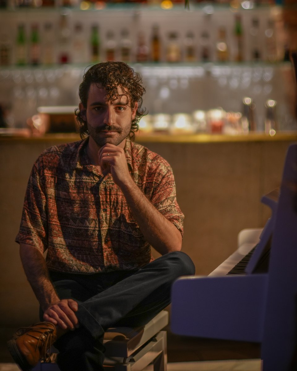 Nous sommes ravis de vous annoncer notre nouvelle programmation avec les soirées piano les mercredis et jeudis, animées par le talentueux Roberto.

🎶Idéal pour vos dîners d’entreprise, sur réservation

📧emma@lecomptoirgeneral.com

#lecomptoirgeneral