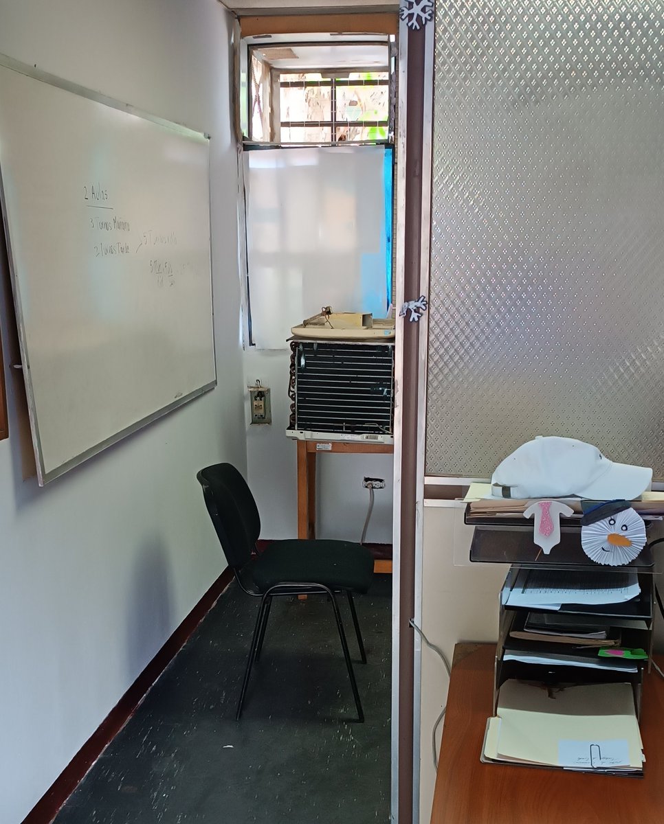 #14May | Coordinación de Ingeniería Industrial sin acondicionamiento.

El deterioro de los espacios de enseñanza en la sede Villa Asia de la UNEG se ha trasladado a las oficinas administrativas afectando a una de las instalaciones más importantes de la universidad.