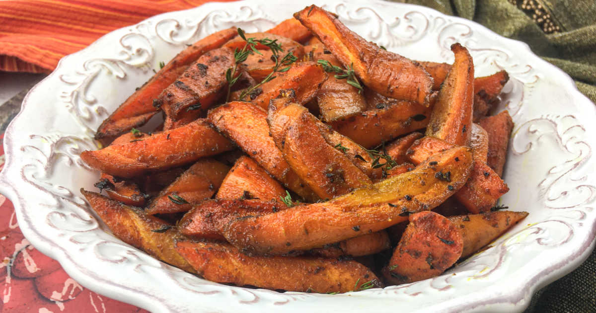 Curry Roasted Carrots Recipe mamalikestocook.com/roasted-carrot…