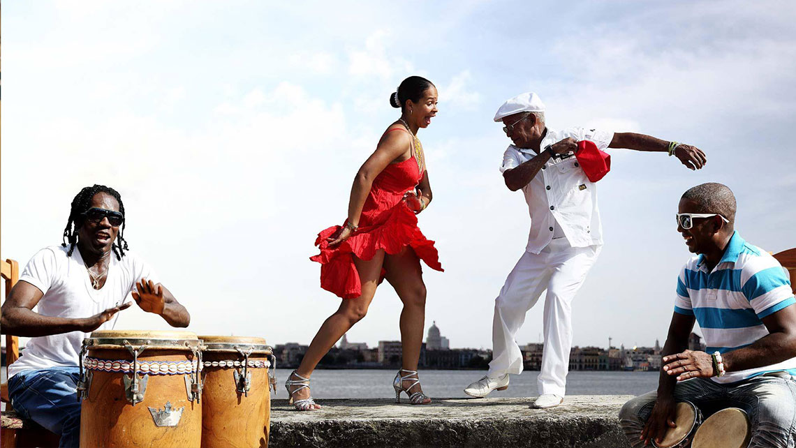 The Rumba dance 💃, known for its suggestive steps and captivating hip movements, is not only a lively embodiment of Cuban culture and African heritage, but a step into a rhythm deeply rooted in #Cuba's history.

#CubaEsCultura 
#CubaAfrica
#AfricaDay