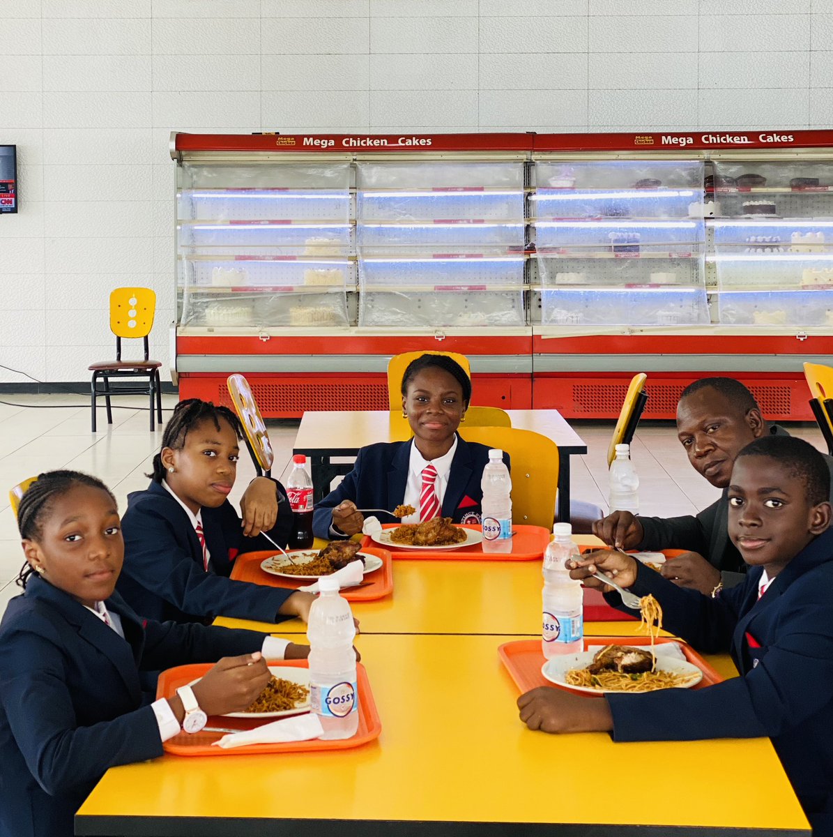 Distinctstarsch's tweet image. Thou prepare a table before me, 

Celebrating the highest performing STARS of last term, accompanied by our esteemed principal, granting them a well-deserved treat.

#halloffame 
#wearedistinct 
#bedistinct