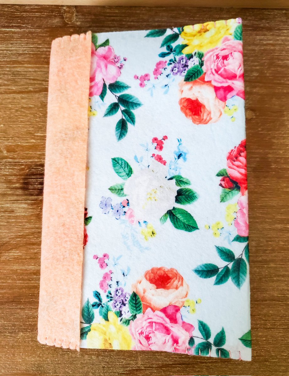 New Product✨️! Boho Floral Felt Book Covers 💐📚
etsy.com/listing/171260…
#etsyshop #handmadehour #giftsforher #giftsforfriend #womaninbizhour #SpringHasCome #SummerVibes #boho #Bohemian #Floral #uniquegifts #bookcover #booklover #BookTwitter #readingforpleasure #tuesdayvibe