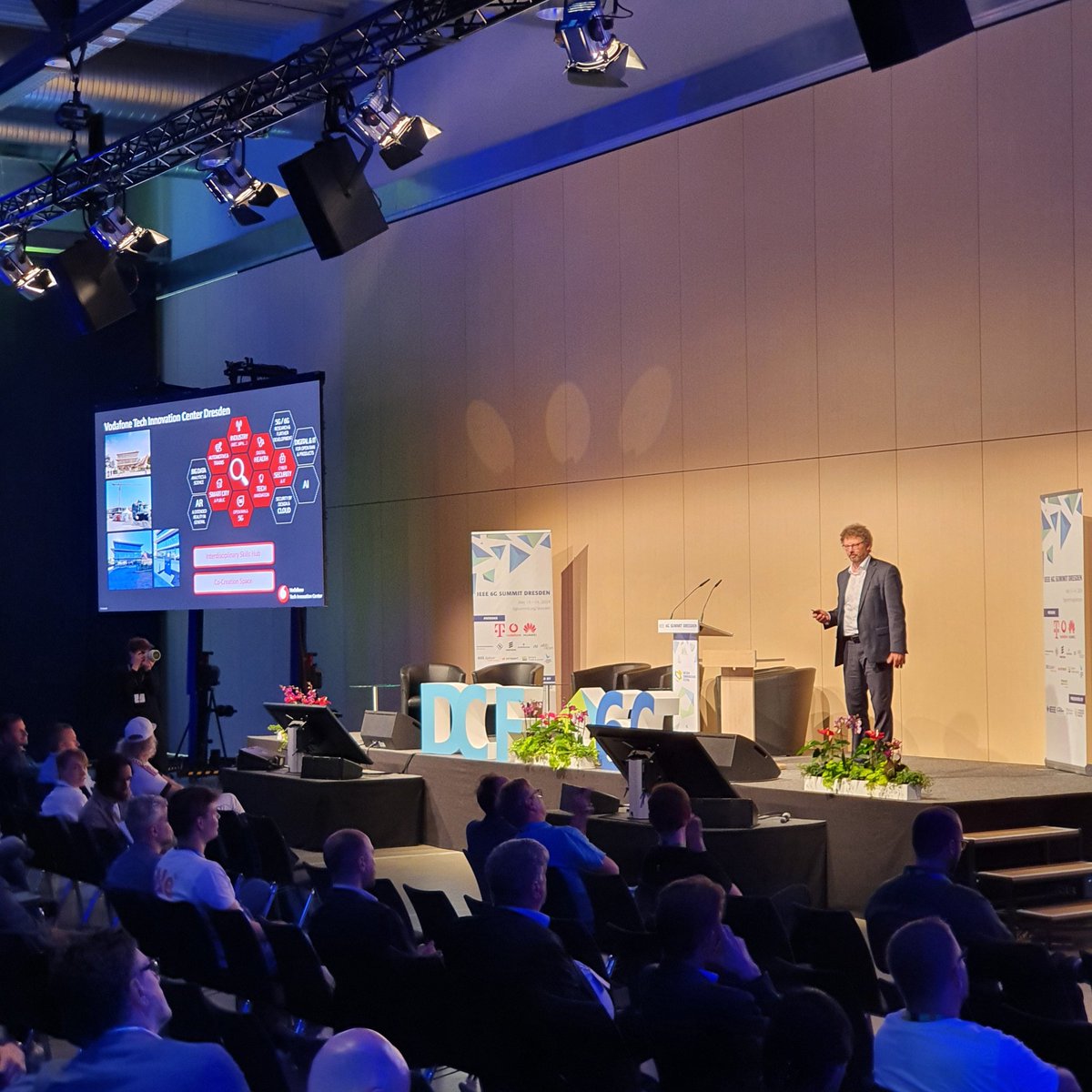 5G Lab Germany (@5g_lab) on Twitter photo Ralf Irmer from <a href="/vf_tech_dresden/">Vodafone Tech Innovation Center Dresden</a> / <a href="/vodafone/">vodafone</a> delivering an inspiring talk at #6GSummit Dresden 2024 on #6G as the catalyst for thrilling innovations - Exciting! 🤩🚀 <a href="/vodafone_de/">Vodafone Deutschland</a> <a href="/ComSoc/">IEEE ComSoc</a> <a href="/IEEEorg/">IEEE</a> <a href="/VodafoneChair/">Vodafone Chair | TU Dresden</a> <a href="/tudresden_de/">TU Dresden</a> Ralf Irmer from <a href="/vf_tech_dresden/">Vodafone Tech Innovation Center Dresden</a> / <a href="/vodafone/">vodafone</a> delivering an inspiring talk at #6GSummit Dresden 2024 on #6G as the catalyst for thrilling innovations - Exciting! 🤩🚀 <a href="/vodafone_de/">Vodafone Deutschland</a> <a href="/ComSoc/">IEEE ComSoc</a> <a href="/IEEEorg/">IEEE</a> <a href="/VodafoneChair/">Vodafone Chair | TU Dresden</a> <a href="/tudresden_de/">TU Dresden</a>