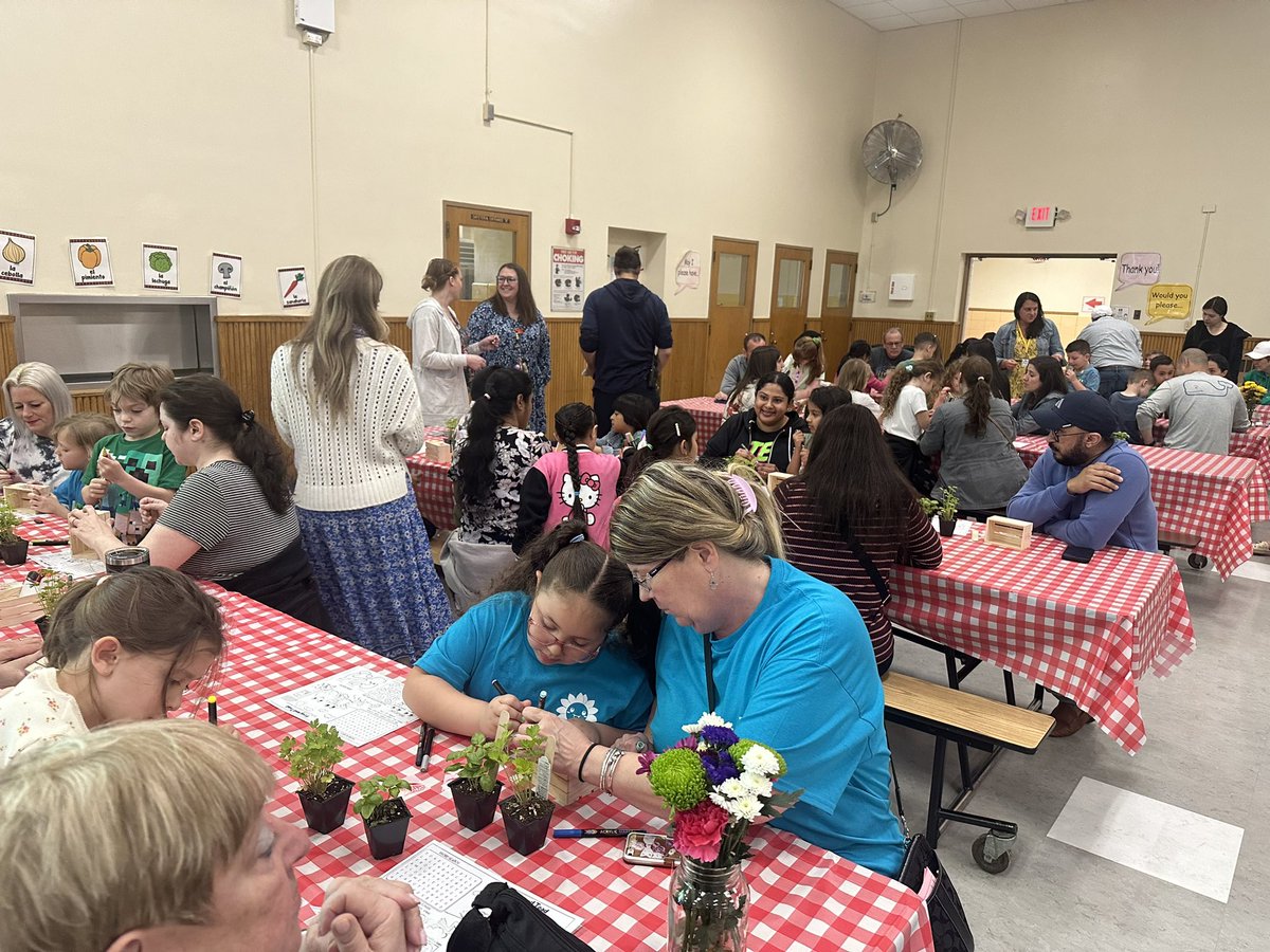 Wonderful morning celebrating First Grade Special Person Event by planting basil and parsley! Thank you CBS PTA! 🌿🪴🪴@CBS_Bethpage @TierneyBethpage #WeAreBethpage