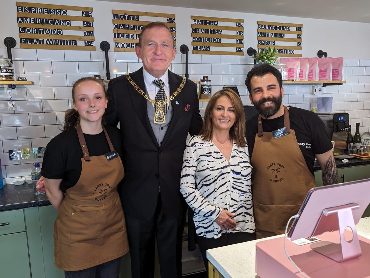 The Mayor managed to fit in one last ribbon-cutting for a new local business on Monday! The Crazy Goat Coffee Shop opened its doors to residents of Petts Wood with the help of the Mayor of Bromley & Mayor of Bexley.