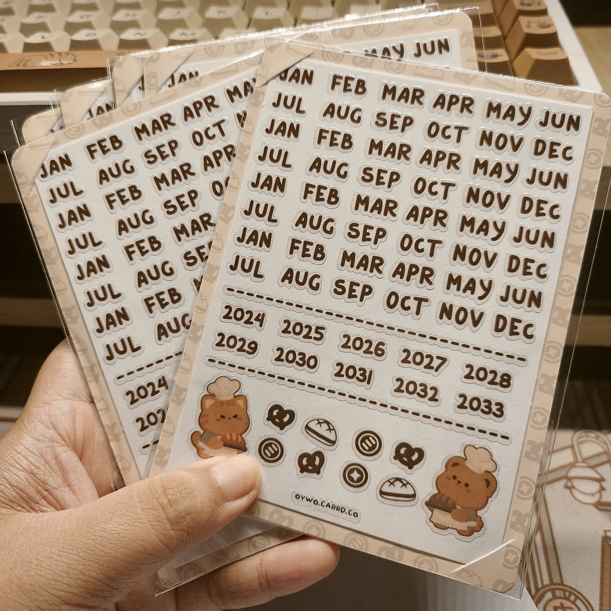 I'm shipping the Perpetual Cat Calendars this week! Bear calendars are currently being reprinted by my manufacturer 🙏 Hopefully I can get an update asap about the eta, tho I'm just thankful that they're reprinting them!! ;w; Thank you guys for your patience 😭🤎