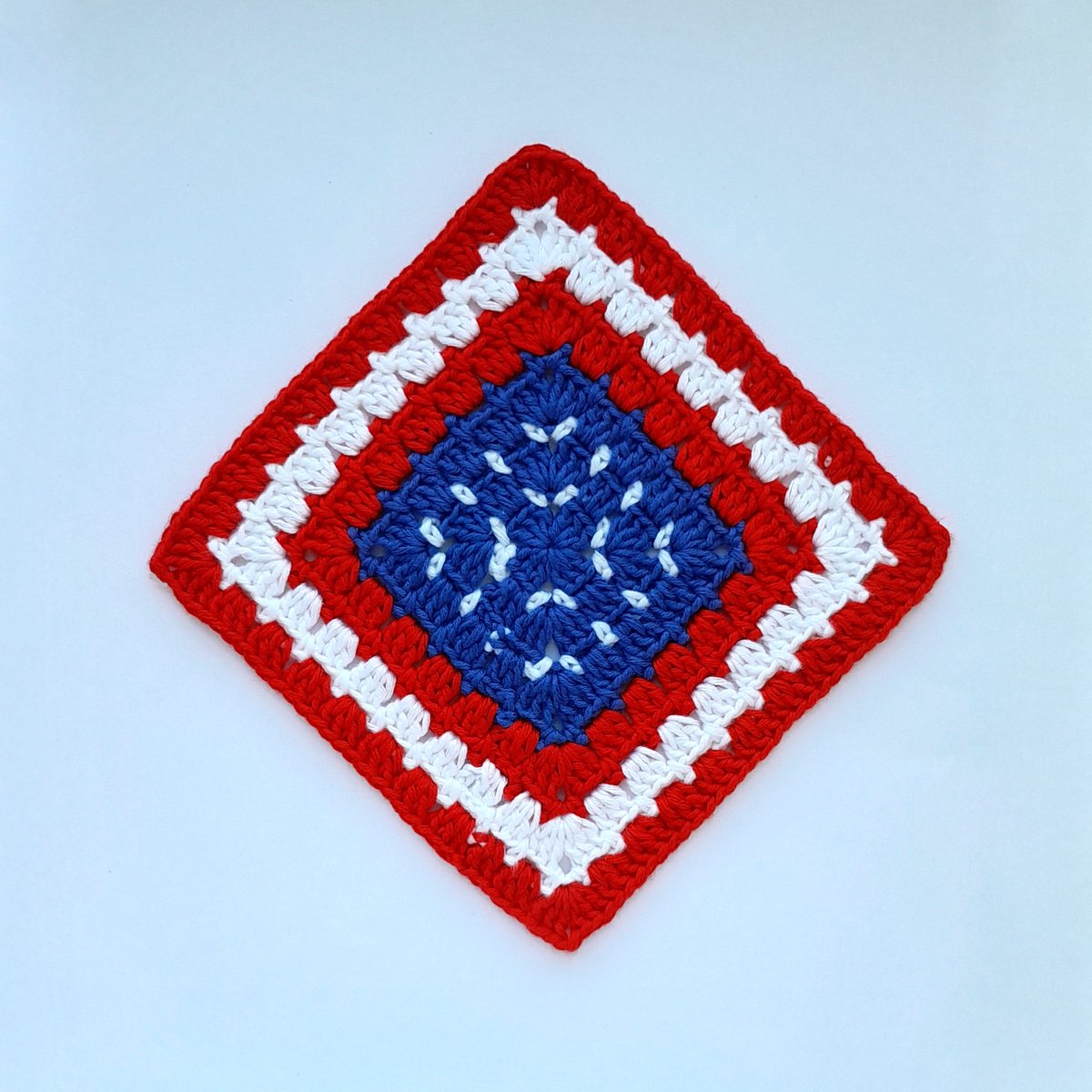 Granny Square American Flag Pattern, Patriotic Granny Square Pattern, Crochet Granny Square Pattern
ravelry.com/patterns/libra…

#Ravelry #crochet #GrannySquarePattern #crochetpattern #grannysquare #crocheter #crocheting #crochetideas #handmade #craft #idea #giftidea #gift #gifts