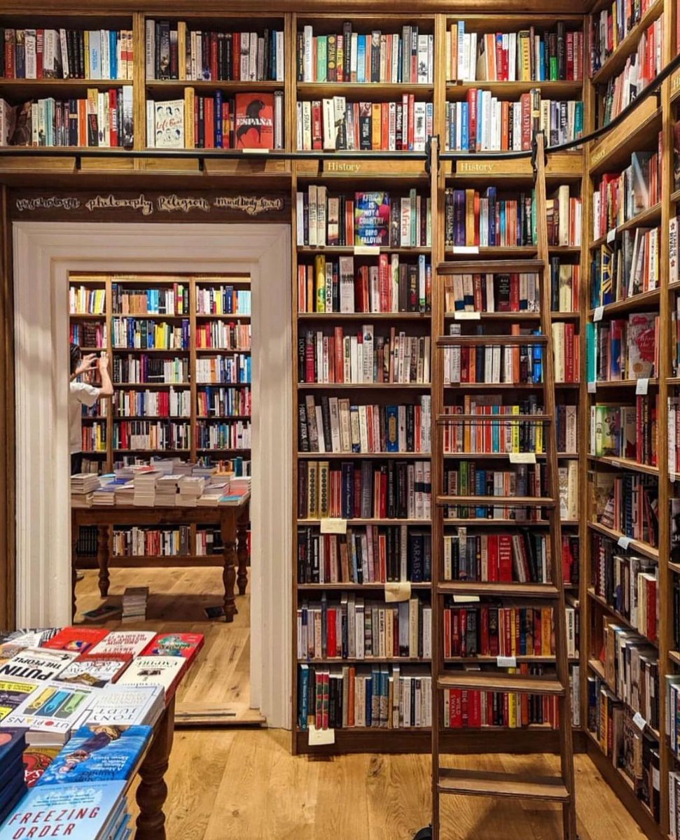 Un lieu pour lire...

La librairie Topping & Company Booksellers of Bath, Édimbourg, Écosse.
