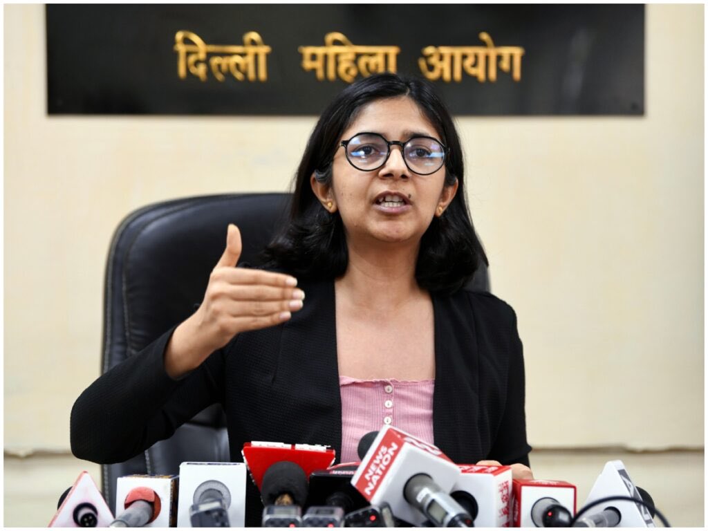 Where is #SwatiMaliwal . Why has she not given any statement in PC by herself ? Why does it took almost 24 hrs for a statement from AAP. #SwatiMaliwal #AamAadmiParty #ArvindKejriwal