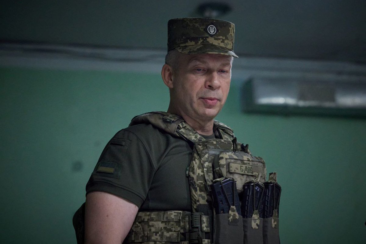 Media2France's tweet photo. 🇷🇺 | 🇺🇦 🔸 Le général Oleksandr Syrsky, commandant en chef des forces armées ukrainiennes, a reconnu dimanche que « la situation s’est considérablement détériorée dans l’oblast de Kharkiv » et que « la situation sur le front reste tendue ». https://t.co/8QCkO45YAb