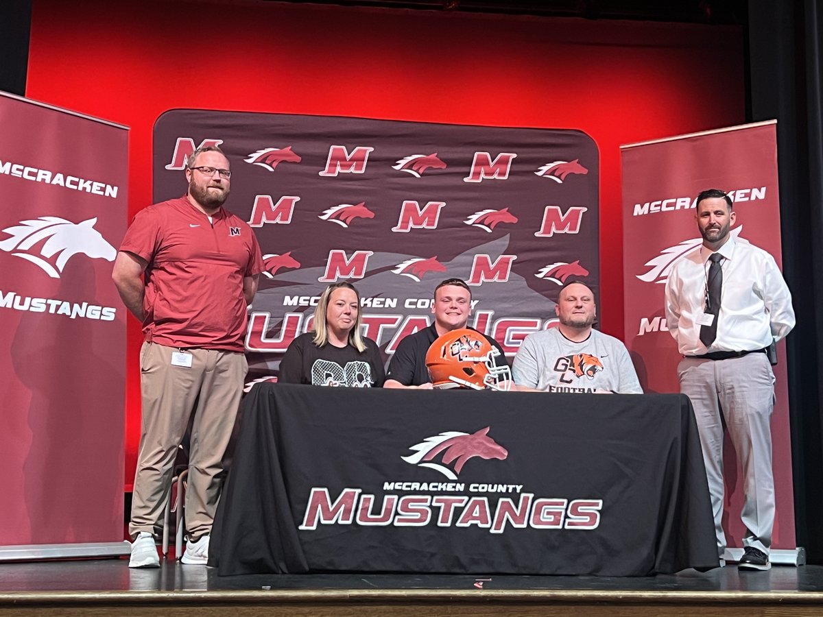Congratulations to Gage Cunningham on signing with Georgetown College for football!