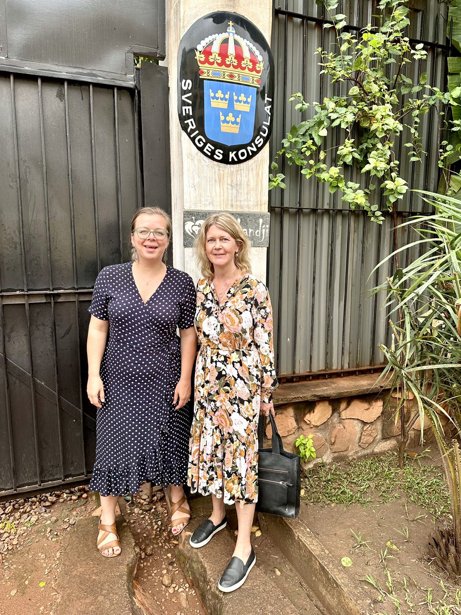 In Bangui, posing with our excellent honorary consul. Swedish humanitarian support makes a difference for a large number of crisis affected people in #CAR. +82 million SEK allocated 2024 through @UNICEF @CBPFs @ICRC @ACF_France @RESCUEorg @NRC_Norway @Oxfamgb & @premiereurgence.