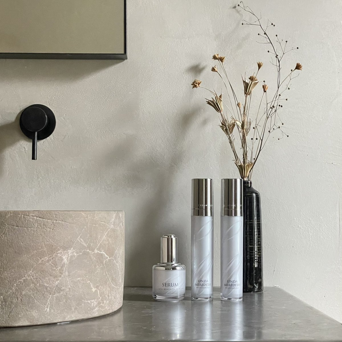 LMSkincare's tweet photo. Day-to-day essentials to renew, hydrate and soothe skin. 💫

Discover our range at https://t.co/FWVlk0DmeT 

#LMskincare #Skincareroutine #Selfcare https://t.co/zsQSRcJWdo