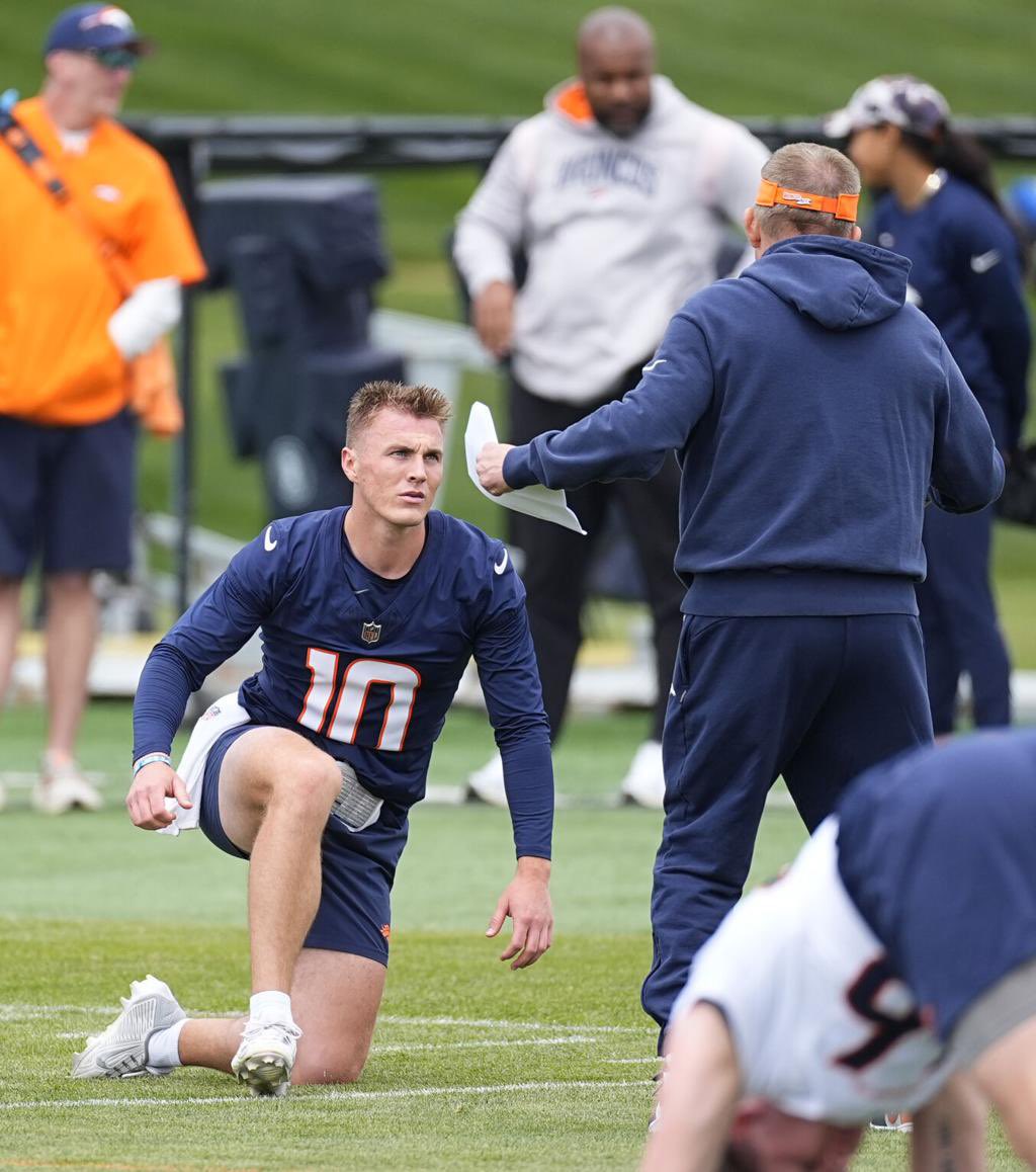 Broncos HC Sean Payton says Bo Nix is ‘bigger than I expected’ 👀 “The only thing I can think about that was a little bit of a surprise was when we went to work him out privately and stood around him, he was bigger than I expected. But nothing in the last two days. He’s doing