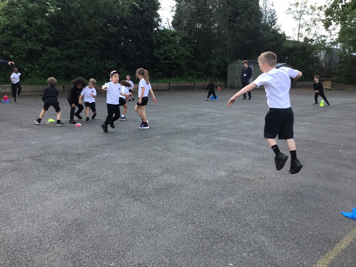 In PE we loved our team games focussing on coordination. #StCathsPE
@PLCommunities
@WFCTrust
#PLprimarystars