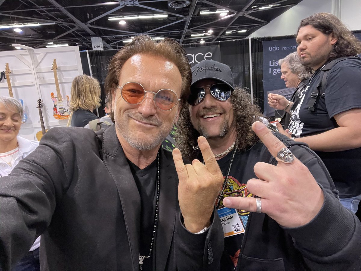 Hangin with this Kool Kat… Bono of U2 on a Saturday Bloody Saturday! Supporting Solace of Hope (support for families of addicts) together along with Gibson Give’s - TEMPO (Training and Empowering Musicians to Prevent Overdoses). #recovery #clean #sober #NA #overdoseprevention