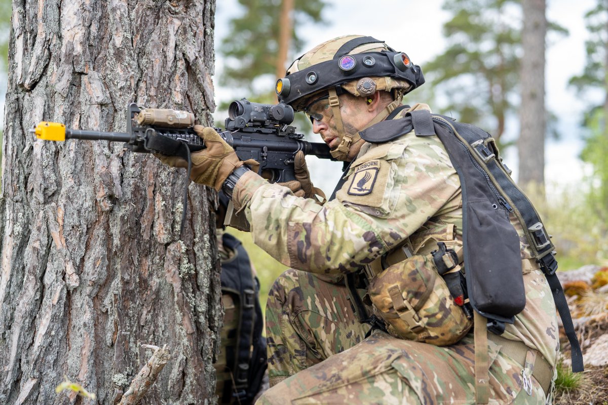 #TrainingTuesday | @173rdAbnBde  and the @Forsvarsmakten assault a #MOUT site during #SwiftResponse24 in Kvarn, Sweden as part of #DefenderEurope 24 🔥 

@USArmy 📸 by Capt. Remington Henderson, @CONG1860 

#StrongerTogether #SteadfastDefender