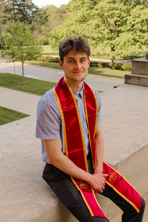 GamingISU's tweet image. 🎓 GRAD ALERT 🎓

Congratulations to our COD Manager and Varsity player, Levi &quot;fuazon&quot; Ryan, for graduating with a Bachelor&apos;s in Finance! His best memory? Making a playoff run through a last-chance qualifier for COD. Did I mention he was also a Valorant JV player? AN ALL ROUNDER!