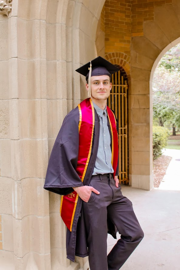GamingISU's tweet image. 🎓 GRAD ALERT 🎓

Congratulations to our COD Manager and Varsity player, Levi &quot;fuazon&quot; Ryan, for graduating with a Bachelor&apos;s in Finance! His best memory? Making a playoff run through a last-chance qualifier for COD. Did I mention he was also a Valorant JV player? AN ALL ROUNDER!