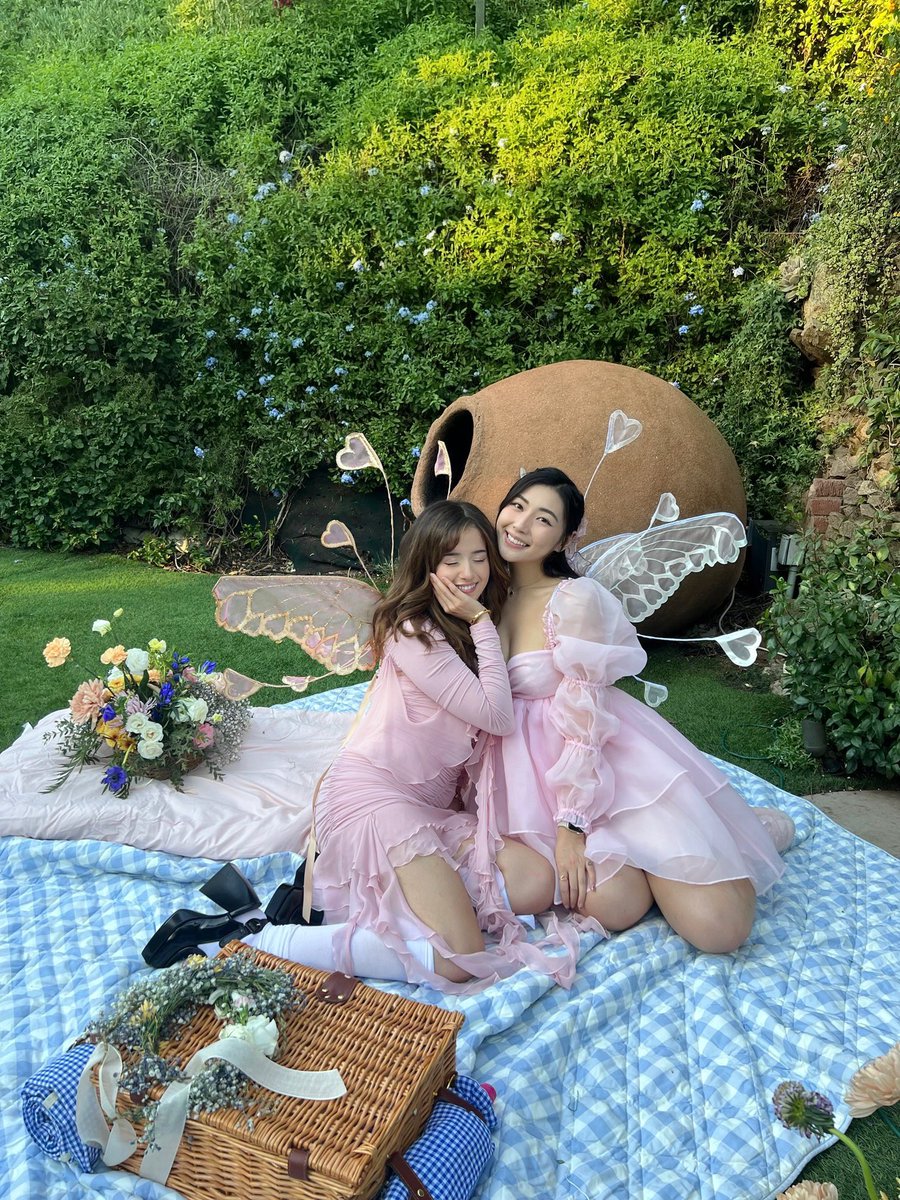 WISH MY QUEEN @pokimanelol A HAPPY BIRTHDAY 🎉🥳🎊 HAVE THE BESTESTESTEST DAY EVER I LOVE YOU ❤️❤️❤️❤️❤️❤️❤️❤️❤️❤️❤️❤️